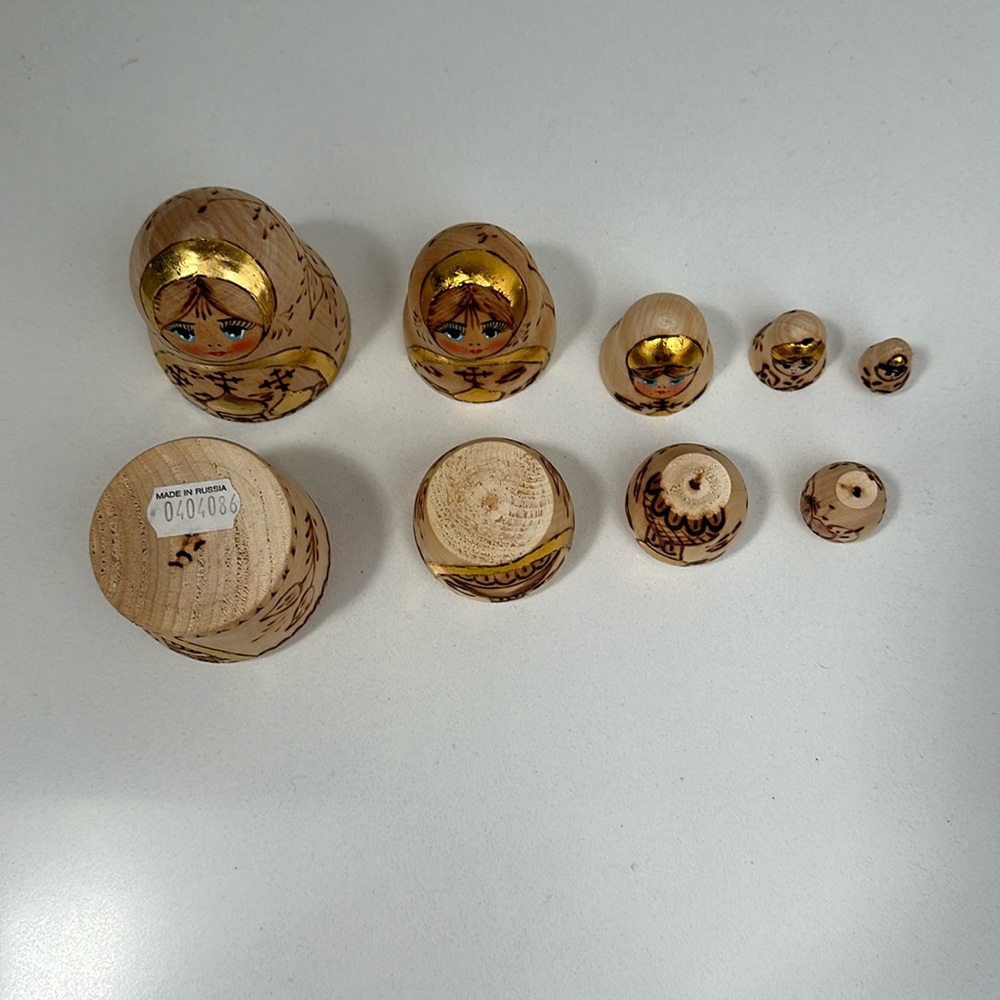 Beautiful 5 Piece Russian Nesting Dolls - Picture 5 of 6